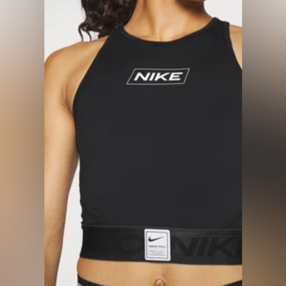 BRAND NEW🏋️♀️ Nike Pro Dri-FIT Crop Tank
Tag off but never worn, didn’t fit me - Picture 3 of 5